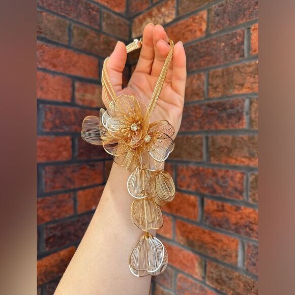 Zara Kate Middleton Famous Cascading Floral Necklace&Earrings Set - Picture 9 of 16